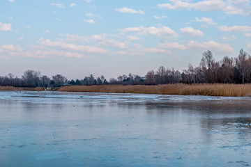 Le lac gelé à Saint Priest