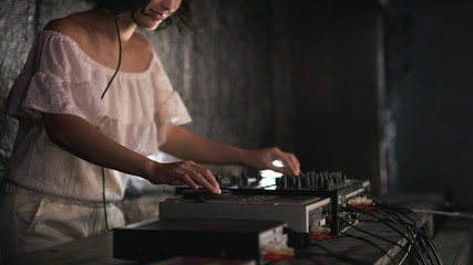 女性DJ