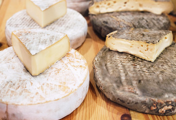 Fototapeta na wymiar traditional french cheese