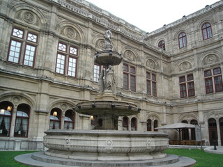 Fototapeta na wymiar Fountain in front of the Vienna Opera in Vienna, Austria