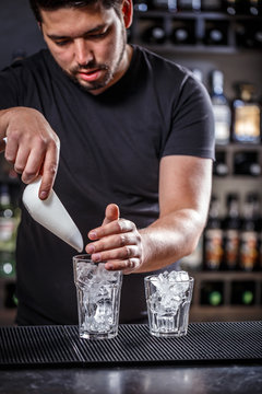  Bartender preparing cocktail