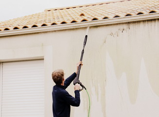 entretien des mur de maison au nettoyeur haute pression 