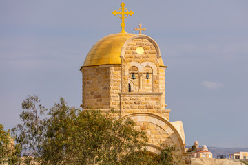 Fototapeta na wymiar Kirche in Jordanien am Jordan