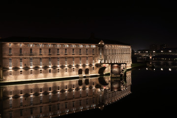 Night scenes of Toulouse architecture, bridges and streets.