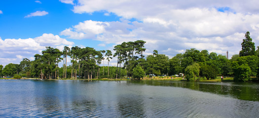 Obraz premium lake in the Bois de Boulogne
