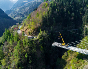 Valgerola - Valtellina (IT) - Vista aerea panoramica del ponte strallato in costruzione - 2017  - obrazy, fototapety, plakaty