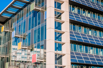 Obraz premium Immeuble dans le quartier de Confluence à Lyon
