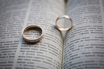 Fototapeta premium Gold and silver wedding rings