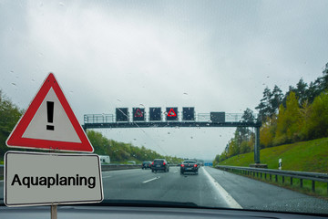 Achtung Aquaplaning