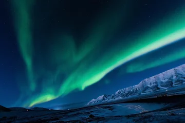 Zelfklevend Fotobehang The polar Northern lights in the mountains of Svalbard, Longyearbyen, Spitsbergen, Norway wallpaper © bublik_polina