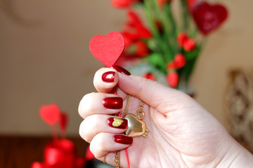 Hearts and Mani - song for Valentine's day. Drawing the nail in the form of a Golden heart.