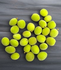 Unripe apricot, sour apricot, green apricot, raw apricot, delicious apricot pictures
