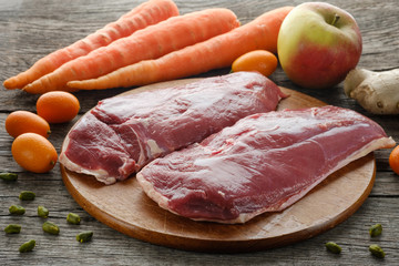 Zutaten Entenbrust, Karotten, Apfel, Kumquat und Ingwer