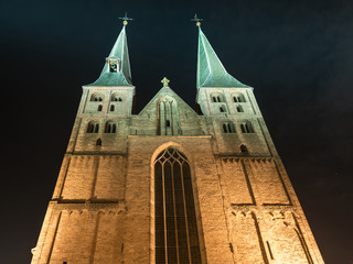 Deventer at night with the twintower Bergchurch