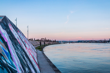Quais de Saône et graffitis près de la confluence à Lyon