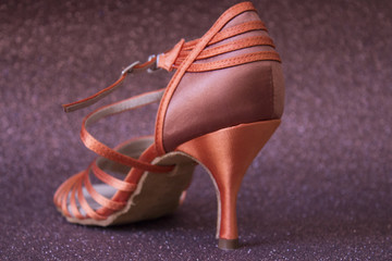 Women sandal heel to dance