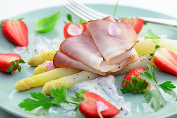 Spargel mit Schinken