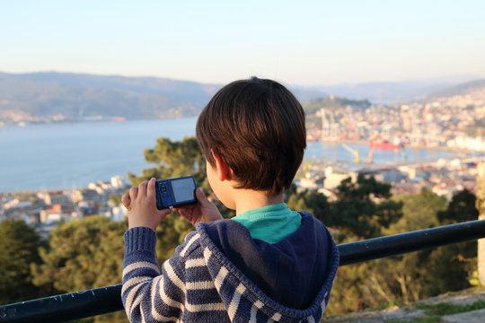 little kid with a photographic camera in a viewpoint