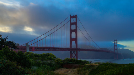 Fototapeta na wymiar San Francisco - Golden Gate Bridge bei Dämmerung