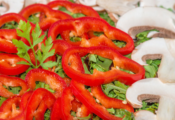 Salat Nahaufnahme mit Paprika, Petersilie und Pilze