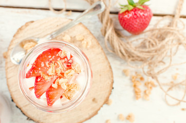Yoghurt with strawberries