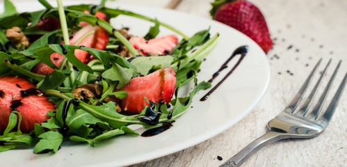 Fresh salad with arugula and strawberries