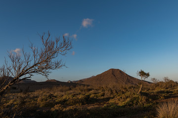 Fototapeta premium sunset over a dried plain an mountains