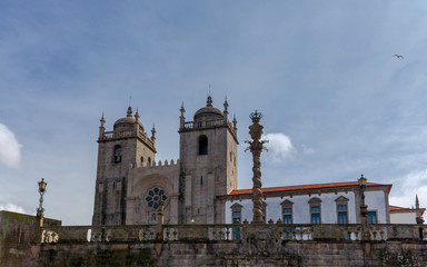 Fototapeta na wymiar Porto. Cathedral in Porto.