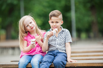 Obraz na płótnie Canvas boy and girl with ice cream