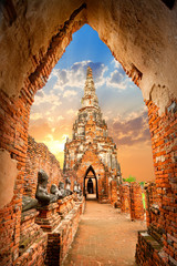 Wat Chaiwatthanaram temple. Ayutthaya Historical Park, Phra Nakhon Si, Ayutthaya, Thailand - obrazy, fototapety, plakaty