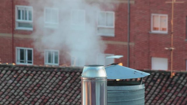 Detalle de Chimeneas de Edificios en los Tejados 