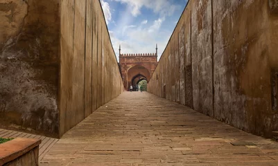 Papier Peint photo autocollant Travaux détablissement Agra Fort entrance gateway - A UNESCO World Heritage site in the city of Agra India. This historical fort is a mark of Mughal Indian architecture which housed the Mughal dynasty till the year 1638.