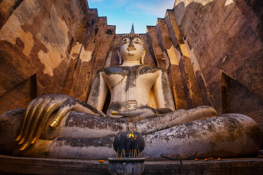 Seated Buddha image at  Wat Si Chum temple in Sukhothai Historical Park, a UNESCO world heritage site, Thailand
