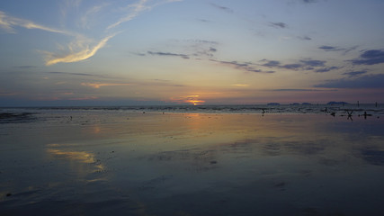 Fototapeta premium Beautiful dusk sky at muddy beach