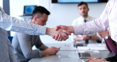 Fototapeta premium cloasing the deal in modern office interior