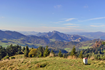jesienny widok na Pieniny z granicy polsko-słowackiej © Jurek Adamski