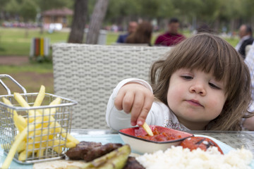 toddler at dinner table