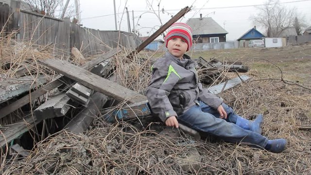 The boy plays for four years on the ruins of an old wooden house in Russia