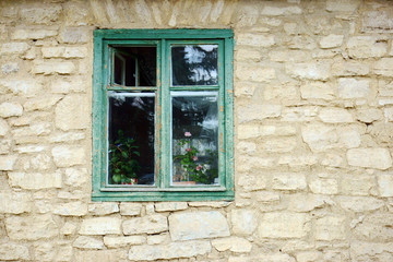 Fototapeta na wymiar old window in an old hous