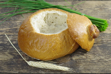 empty bread bowl with a lid