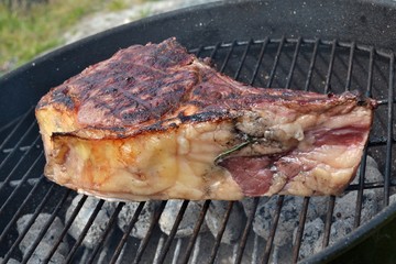 C&ocirc;te de boeuf au barbecue