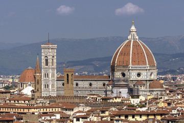 Fototapeta na wymiar Beautiful aerial view of the Cathedral of Santa Maria del Fiore in the historic center of Florence, Italy, from Piazzale Michelangelo, on a sunny day