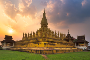 Stupa Pha That Luang in Vientiane, Laos - obrazy, fototapety, plakaty