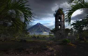 Schilderijen op glas Mayon volcano,Cagsawa church view,Philippines © Glebstock
