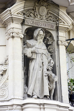 Statue De Saint Antoine / Rue Du Faubourg Saint Denis / Paris