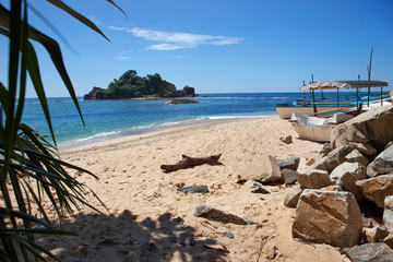 Вид на пляж острова Цейлон.