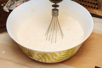 Cooking cream, dough, whisk, blender mixer, whisk, cook, delicious.