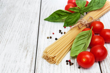 spaghetti, basil and tomatoes