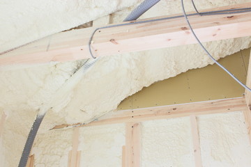 吹き付け断熱材の壁