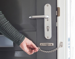 Naklejka premium Door chain on a grey door